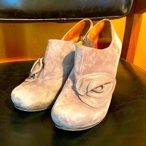 Chie Mihara Grey Booties
